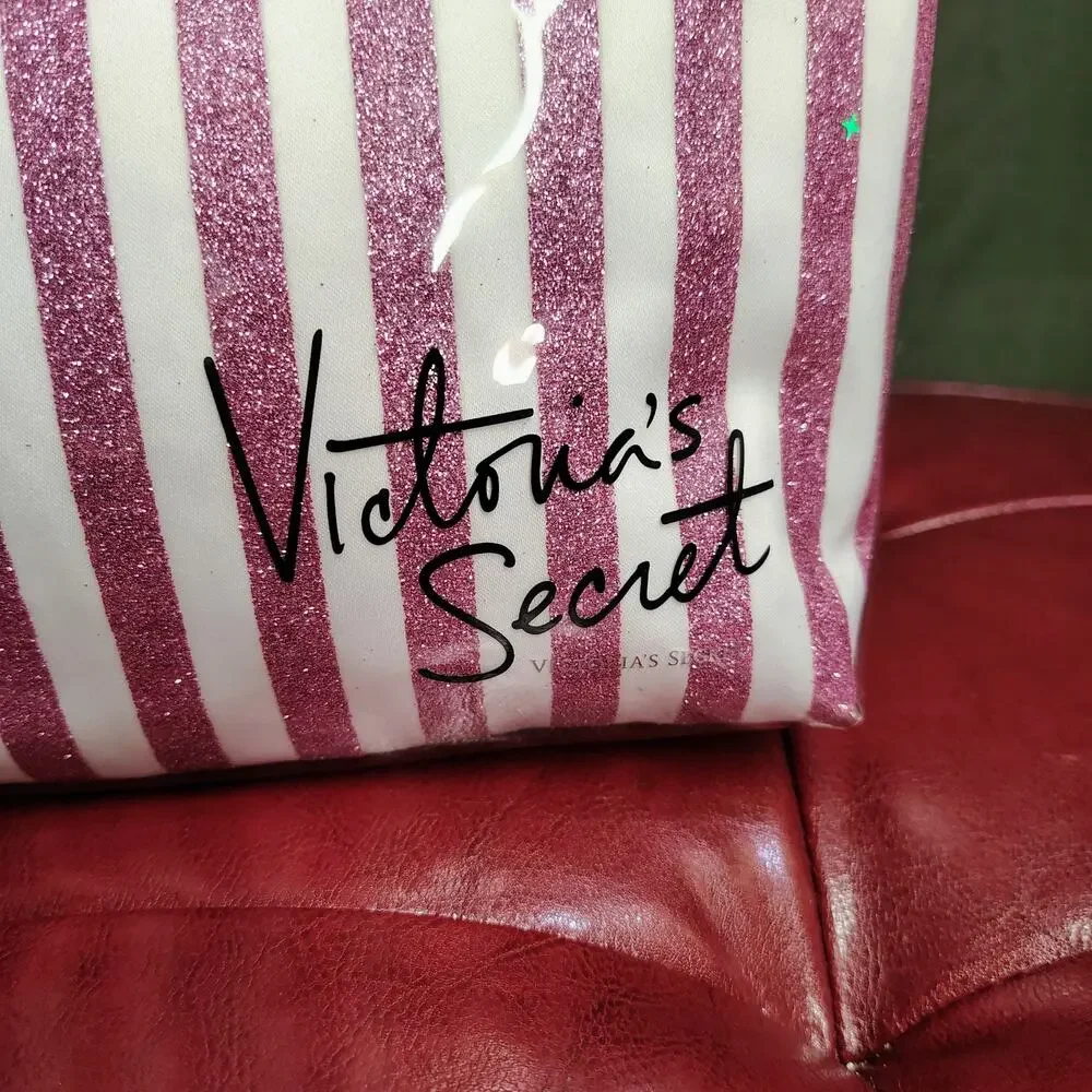 #PH17 - VICTORIA'S SECRET COSMETICS BAG - SPARKLY WHITE AND PINK GLITTER